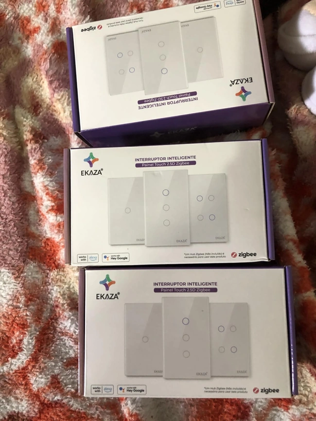 Três unidades do Ekaza Touch Sem Neutro ao chegar na residência de um comprador. Falando sobre o melhor interruptor inteligente.